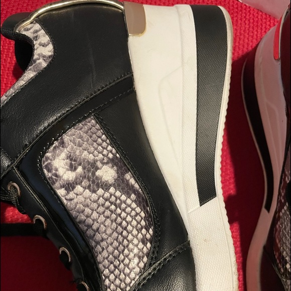 Women’s Sneakers Shoe Dazzle 💁🏻‍♀️ 👟- - Picture 4 of 8